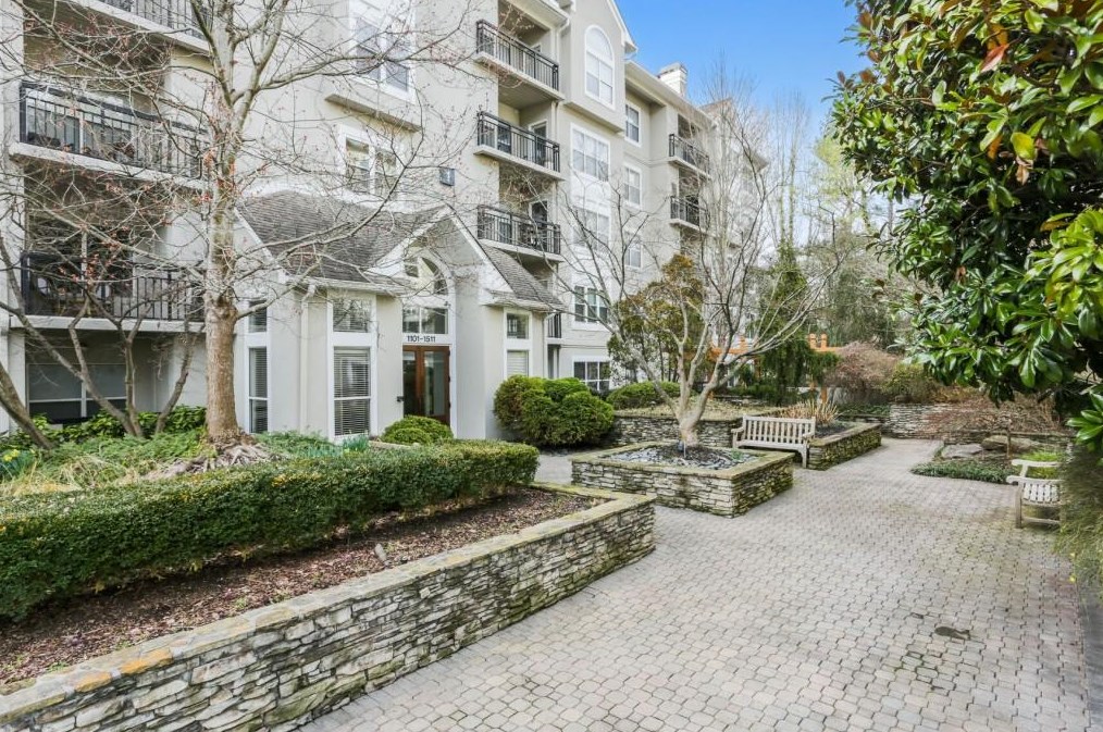 1109 River Green Dr, Atlanta, GA 30327-3045
