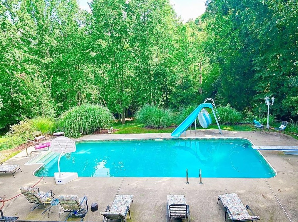 92 Hickory Lake Dr, Acworth, GA 30101-8757
