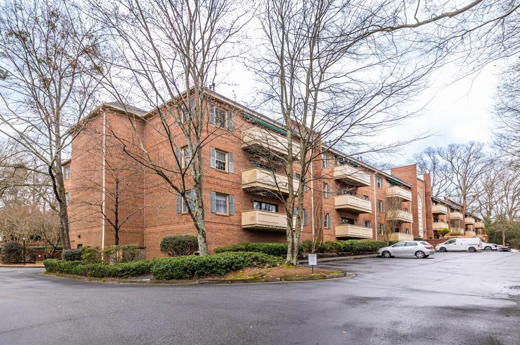 206 Ridley Howard Ct, Decatur, GA 30030-2381