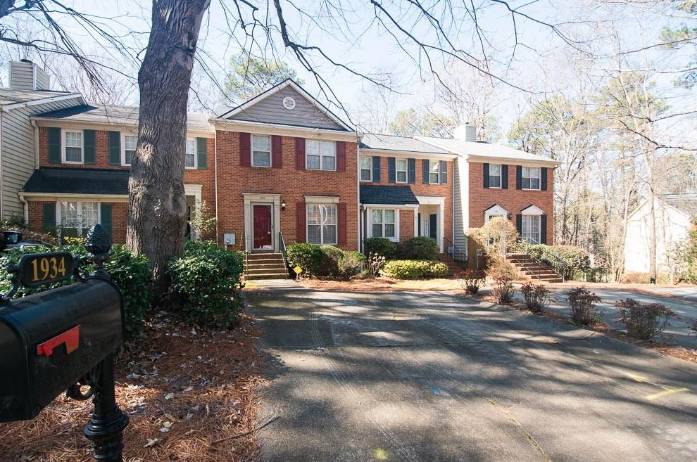 1934 Ivy Glen Dr Se, Smyrna, GA 30082