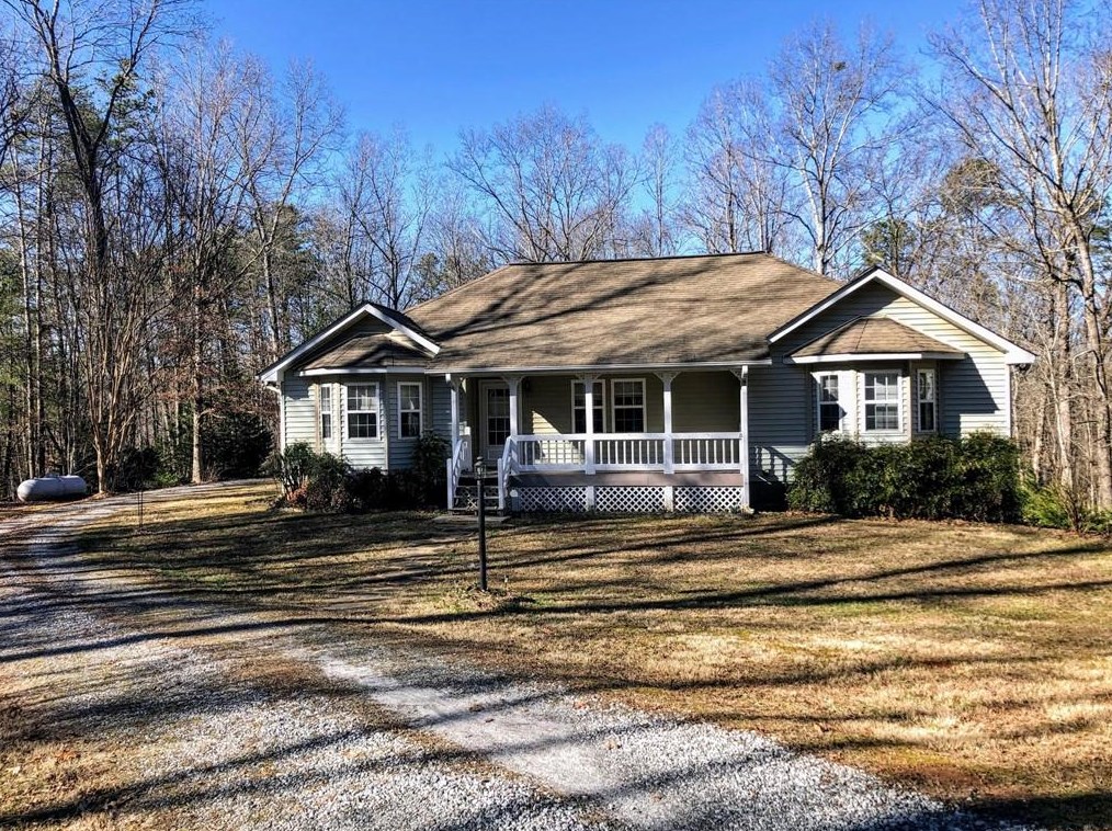 363 Goose Creek Ln, Clarkesville, GA 30523