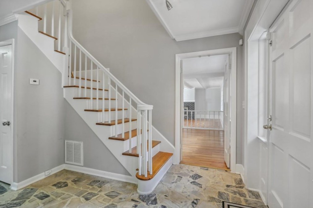 300 Plantation Rd, Smyrna GA  30082-3049 exterior