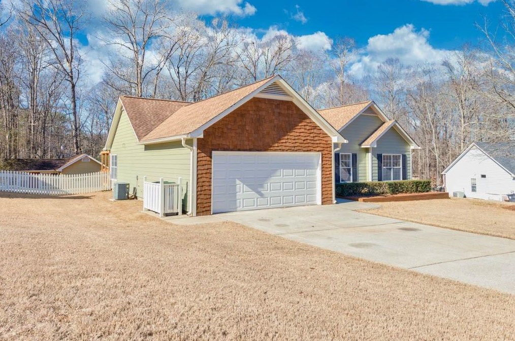 645 Flintlock Dr, Dacula, GA 30019-4401