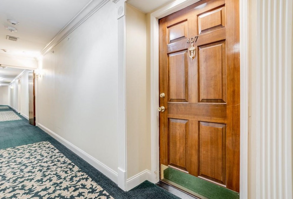 28407 Plantation Dr, Atlanta, GA 30324-2966