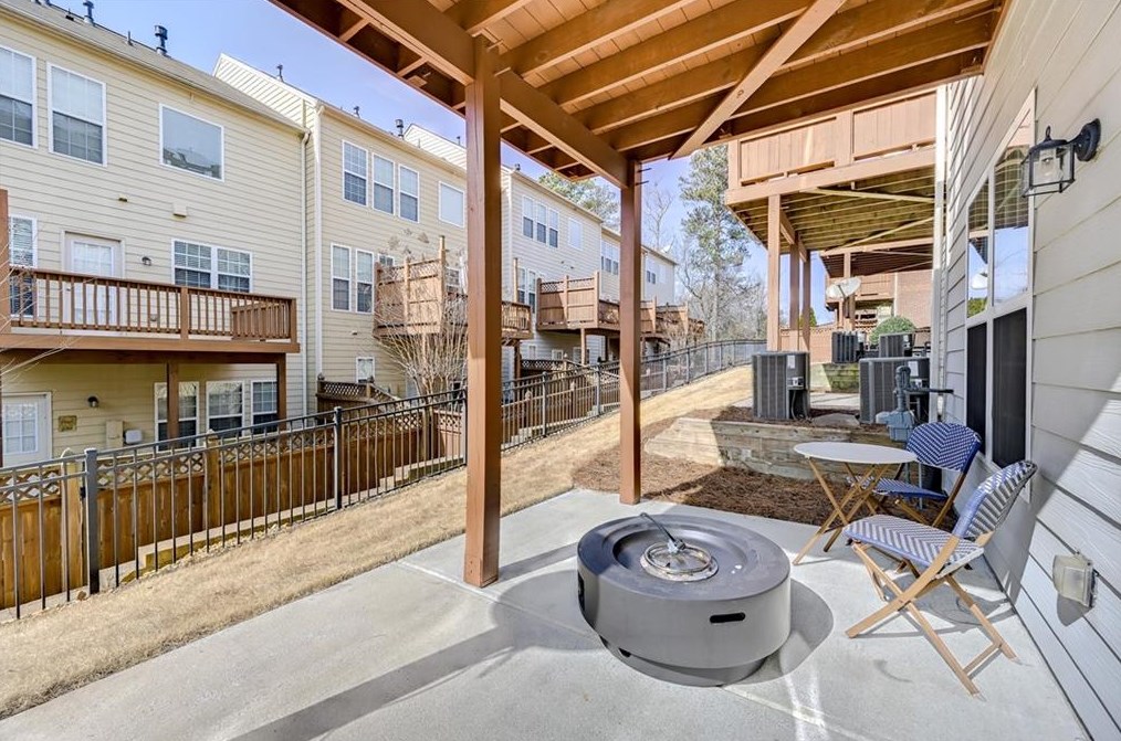 5044 Ridgemont Walk, Atlanta GA  30339-9012 exterior
