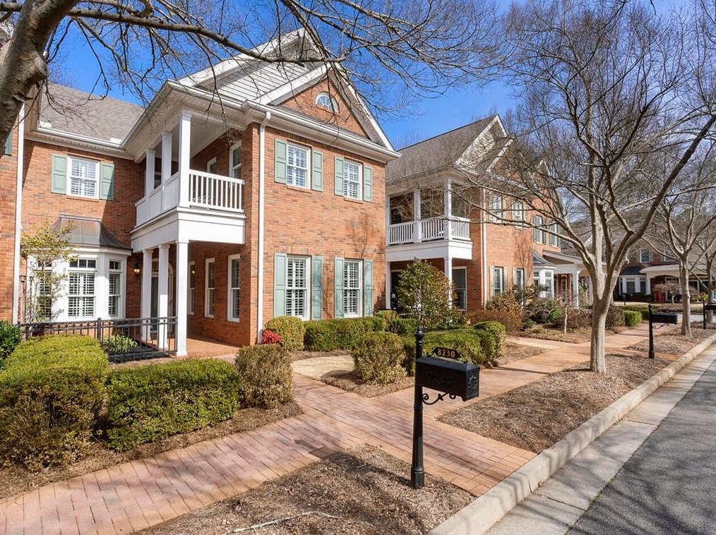 8230 Parker Pl, Roswell, GA 30076-6323