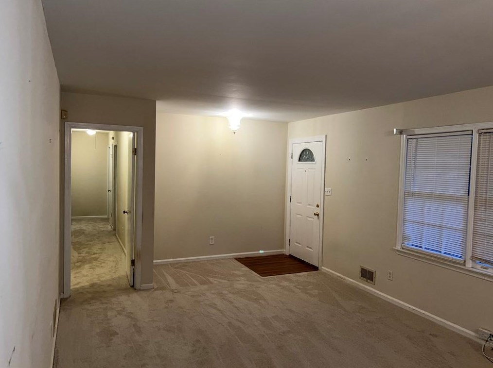 471 Village Green Ct Sw, Lilburn, GA 30047