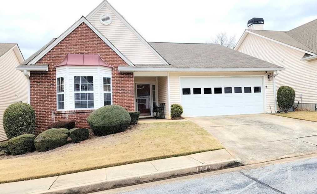 1041 Pinehurst Dr, Peachtree City, GA 30269-3816