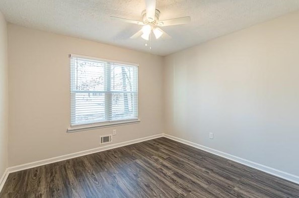 572 Emerald Pines Dr, Dallas GA  30157-8527 exterior