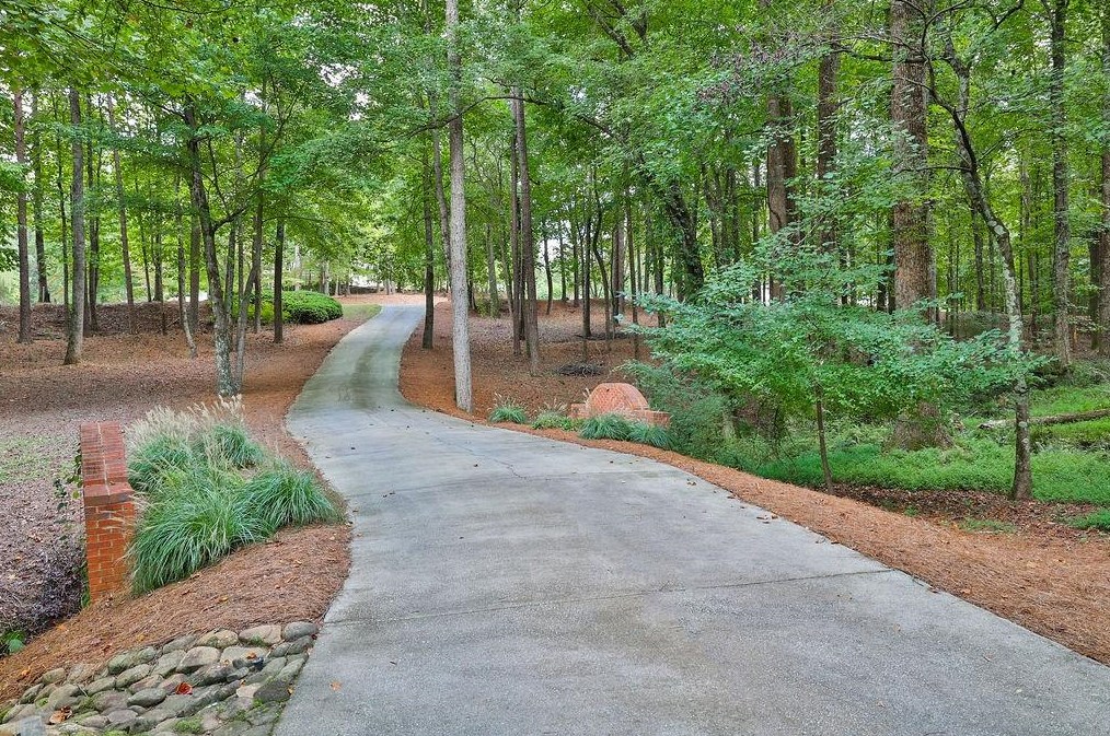 1809 Wynthrop Manor Dr, Marietta, GA 30064-2844