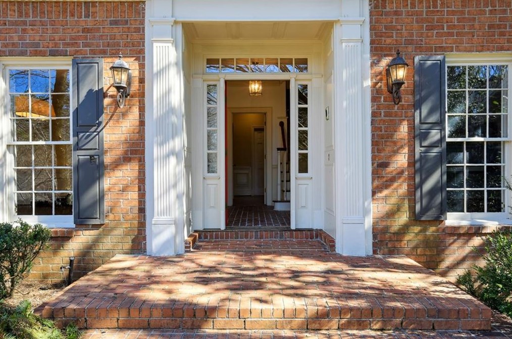 260 Seamarsh Ct, Atlanta, GA 30328-2741
