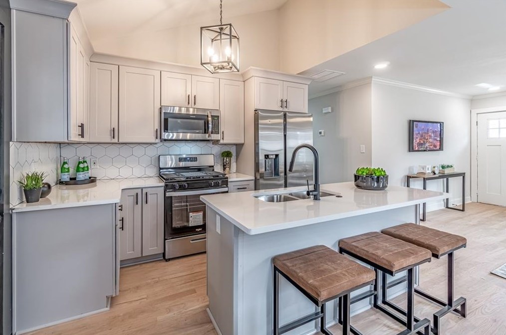 1153 Russell Dr, Decatur GA  30030-4746 exterior