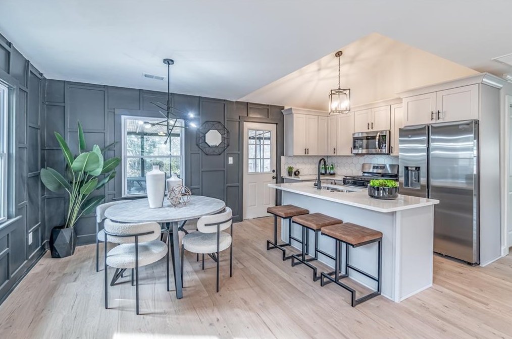 1153 Russell Dr, Decatur GA  30030-4746 exterior