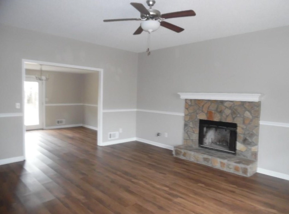 671 Simmons Mine Cir, Buford, GA 30518