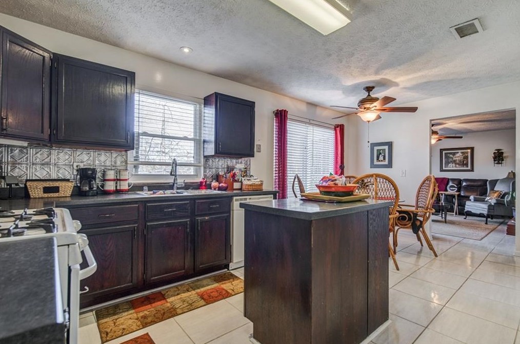 4422 Wellington Ter, Decatur GA  30035-4243 exterior