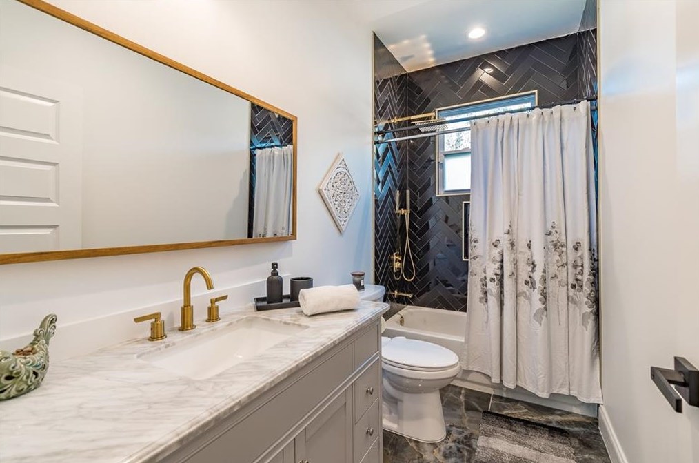 2399 Fair Ln, Decatur GA  30032-6359 exterior