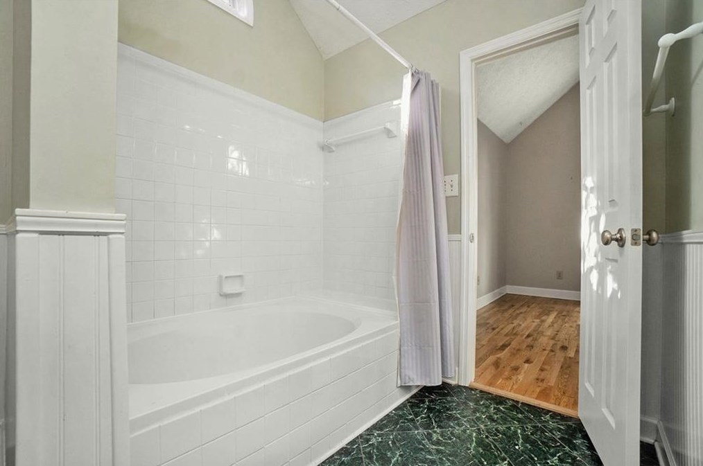 1067 Ashbury Dr, Decatur GA  30030-4171 exterior