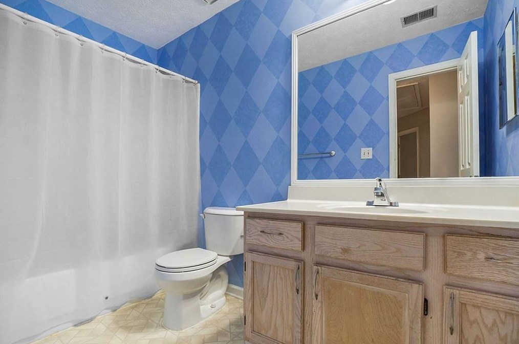 1067 Ashbury Dr, Decatur GA  30030-4171 exterior