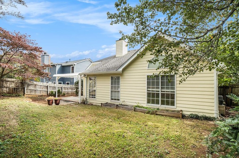 1067 Ashbury Dr, Decatur GA  30030-4171 exterior