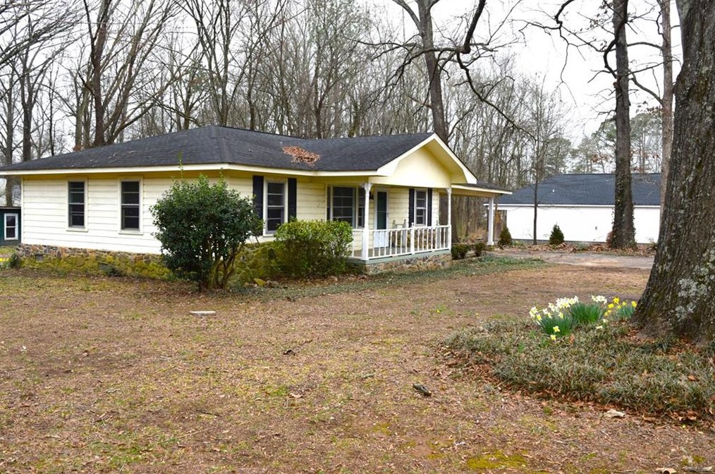 108 Azalea Dr, Calhoun, GA 30701-2904