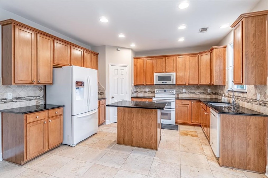 3317 Drayton Manor Run, Lawrenceville GA  30046-9408 exterior