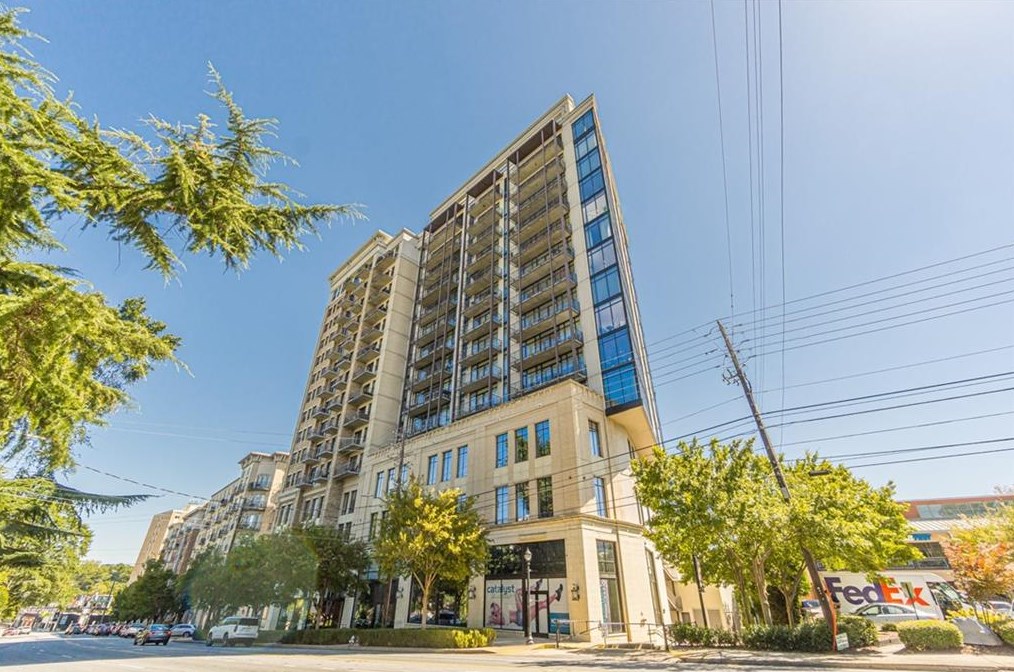 2233 Peachtree Rd, Atlanta GA  30309-1180 exterior