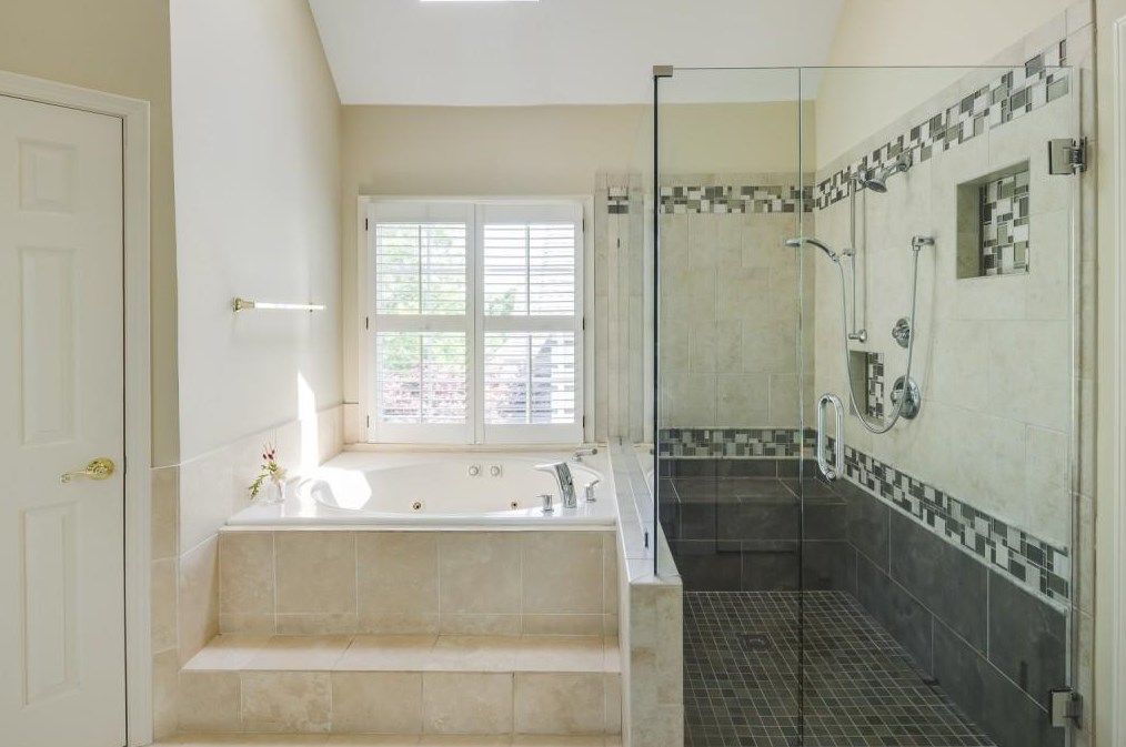 5 Wieuca Trce, Atlanta GA  30342-3856 exterior
