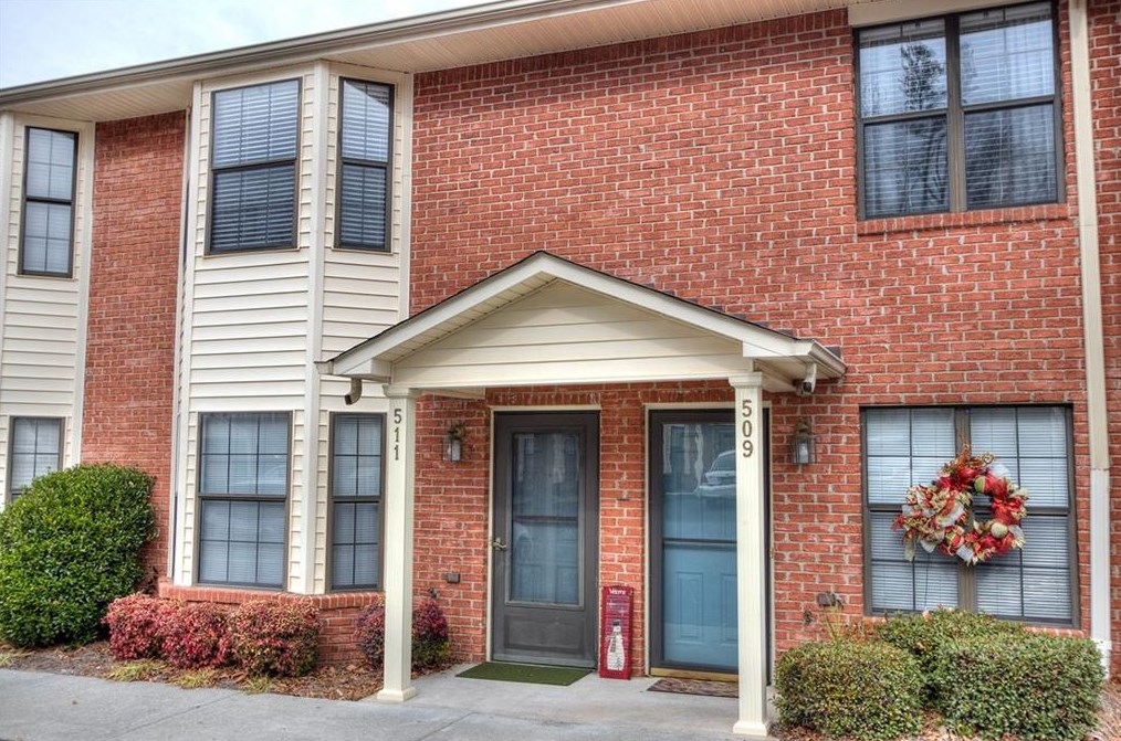 511 Mt Vernon Dr, Calhoun, GA 30701