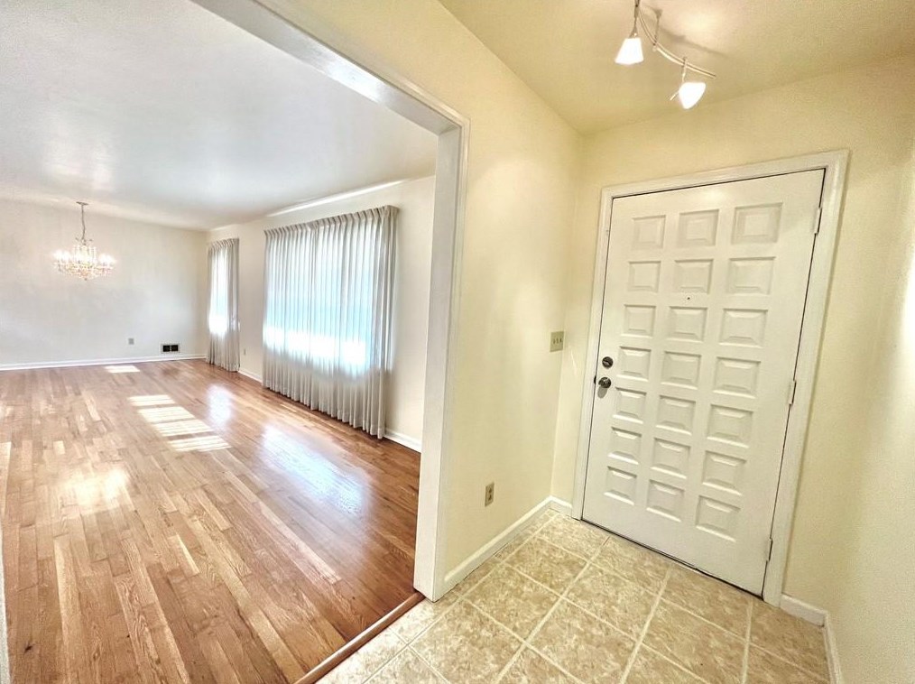 1473 Sanden Ferry Dr, Decatur GA  30033-3379 exterior