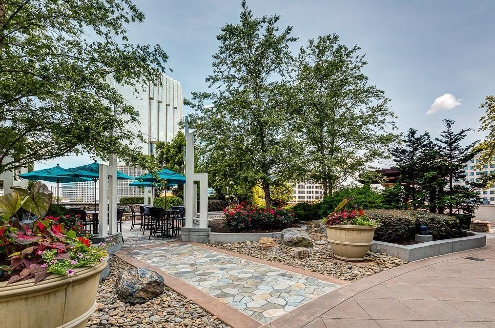 3324 Peachtree Rd, Atlanta GA  30326-1001 exterior
