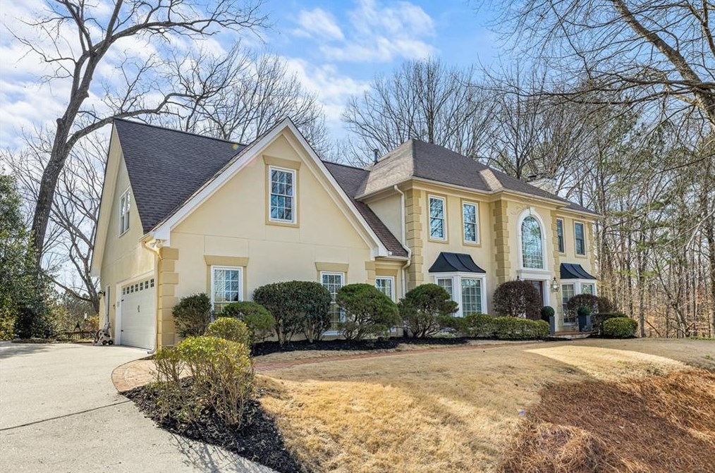 8415 Valemont Dr, Atlanta, GA 30350-2847