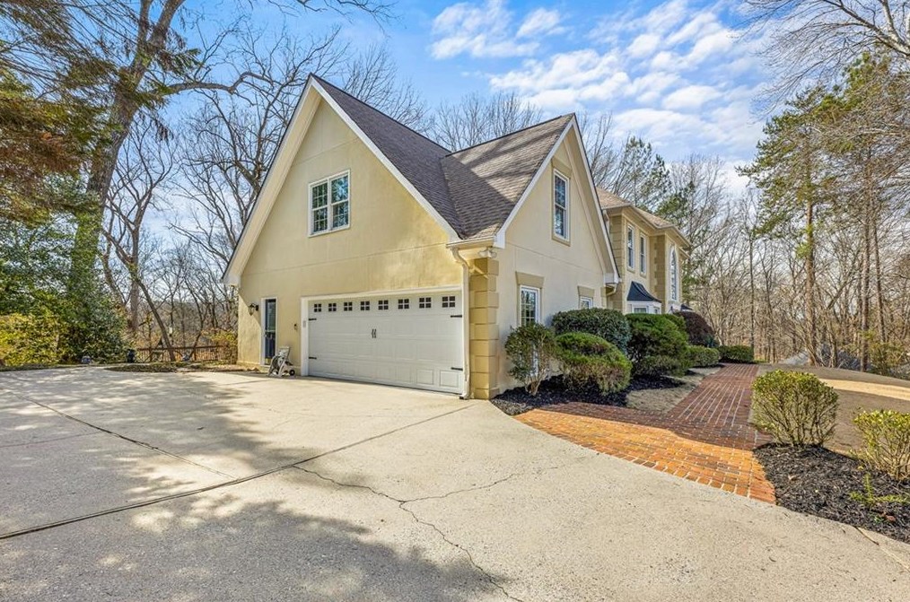 8415 Valemont Dr, Atlanta GA  30350-2847 exterior