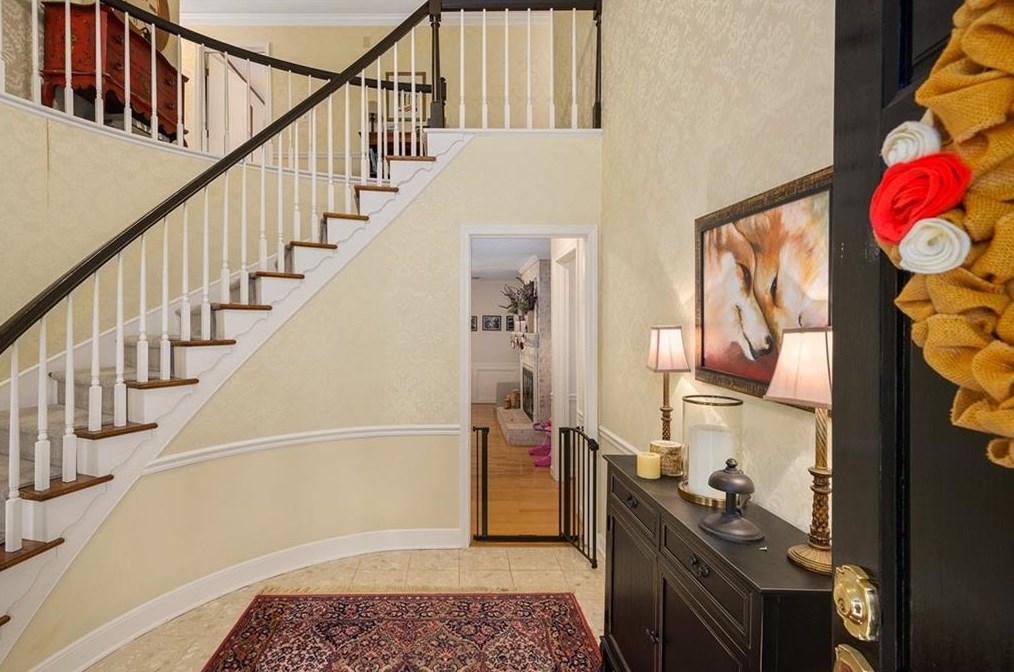 11800 Mountain Laurel Dr, Roswell, GA 30075-1804