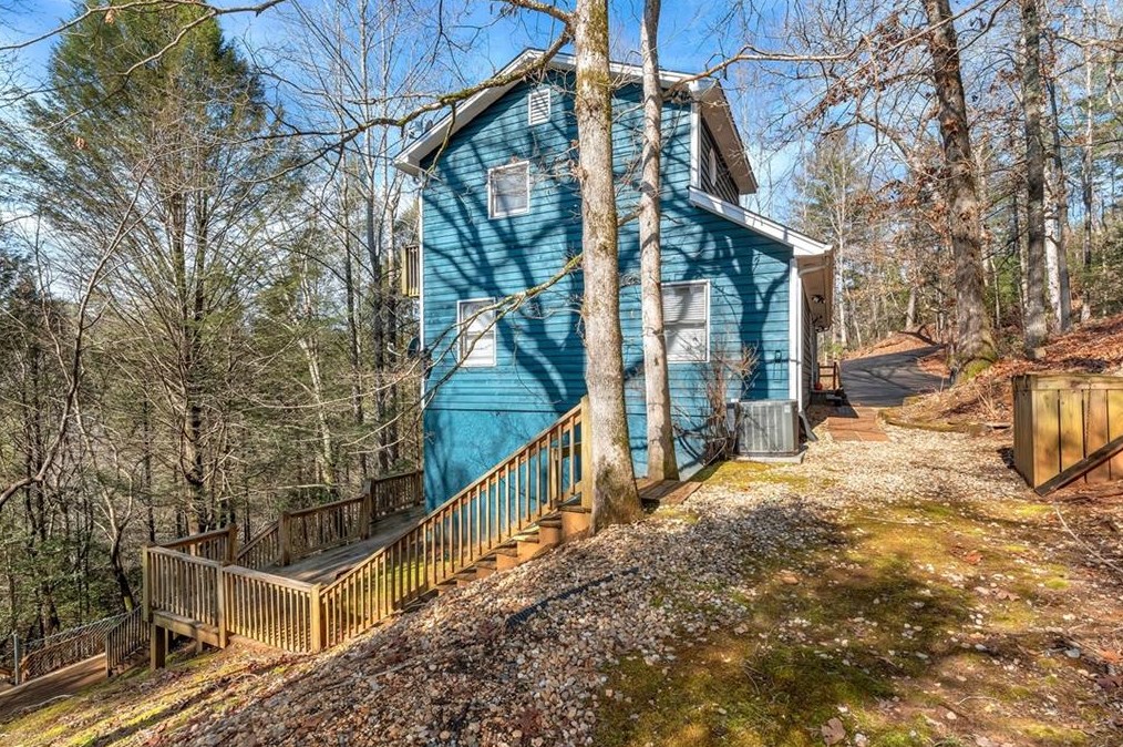455 White Pine Ln, Clarkesville, GA 30523
