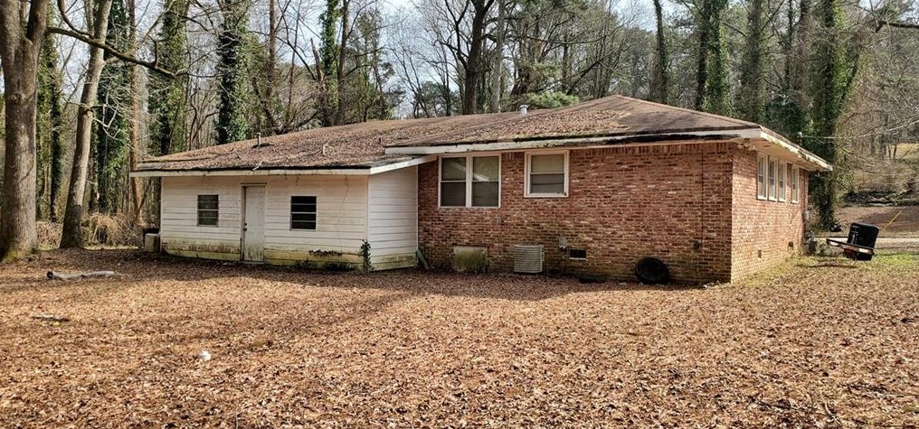 4006 Hilda Cir, Decatur GA  30035-1103 exterior