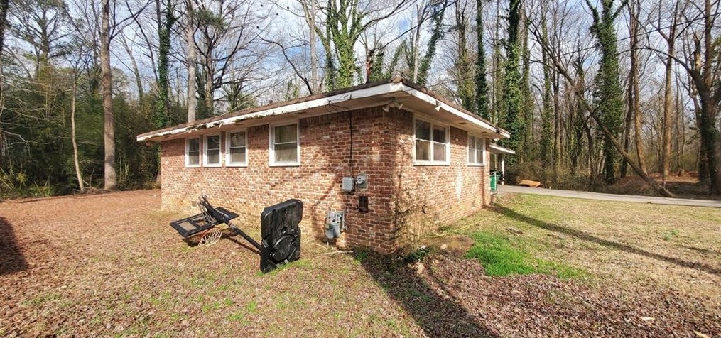 4006 Hilda Cir, Decatur GA  30035-1103 exterior