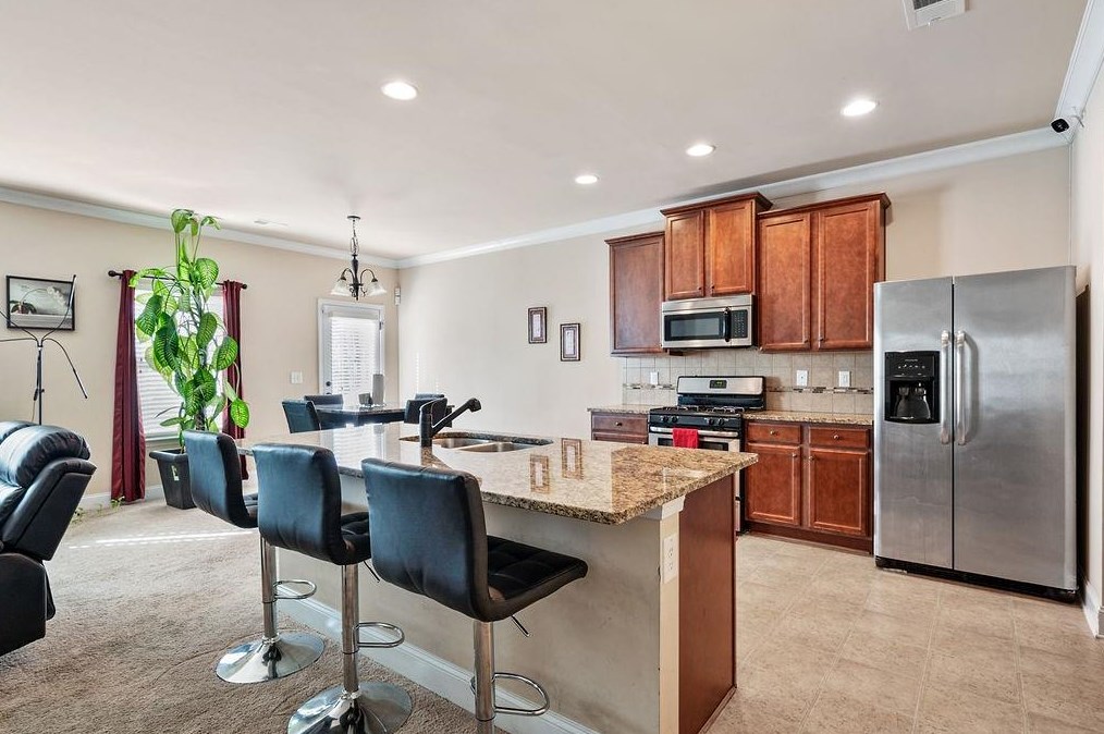 2777 Lakeview Walk, Decatur GA  30035-4061 exterior