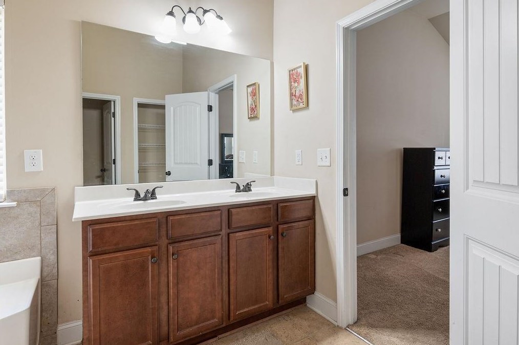 2777 Lakeview Walk, Decatur GA  30035-4061 exterior