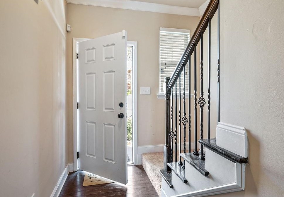 2777 Lakeview Walk, Decatur GA  30035-4061 exterior