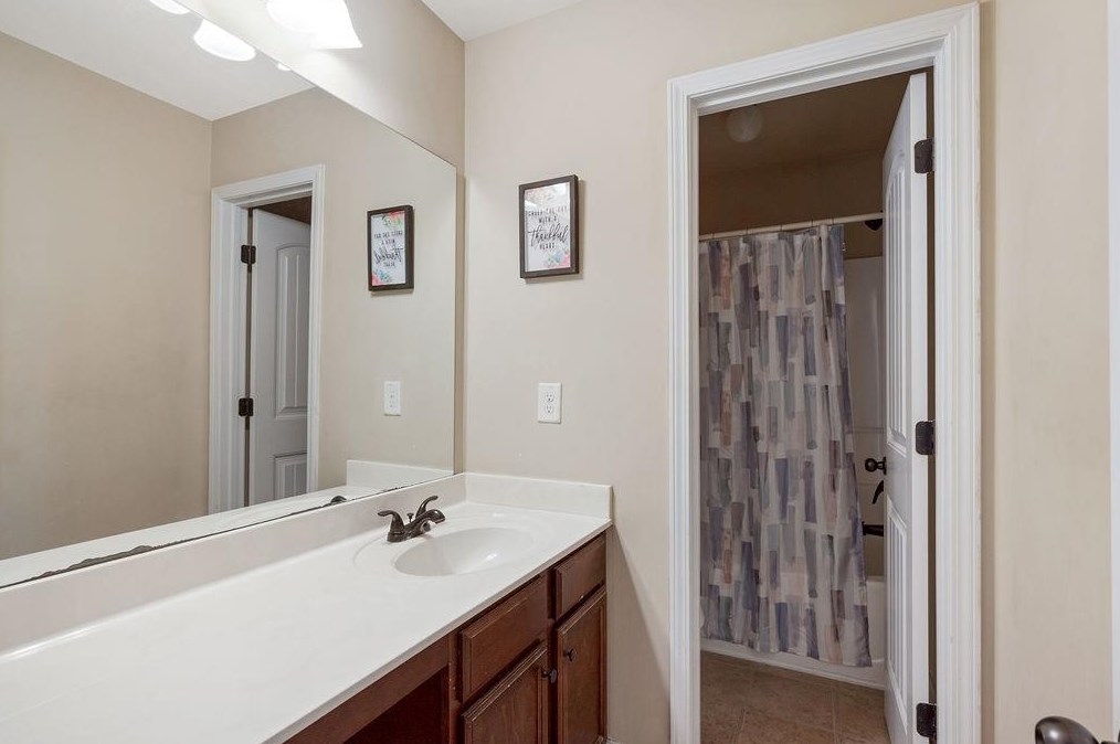 2777 Lakeview Walk, Decatur GA  30035-4061 exterior