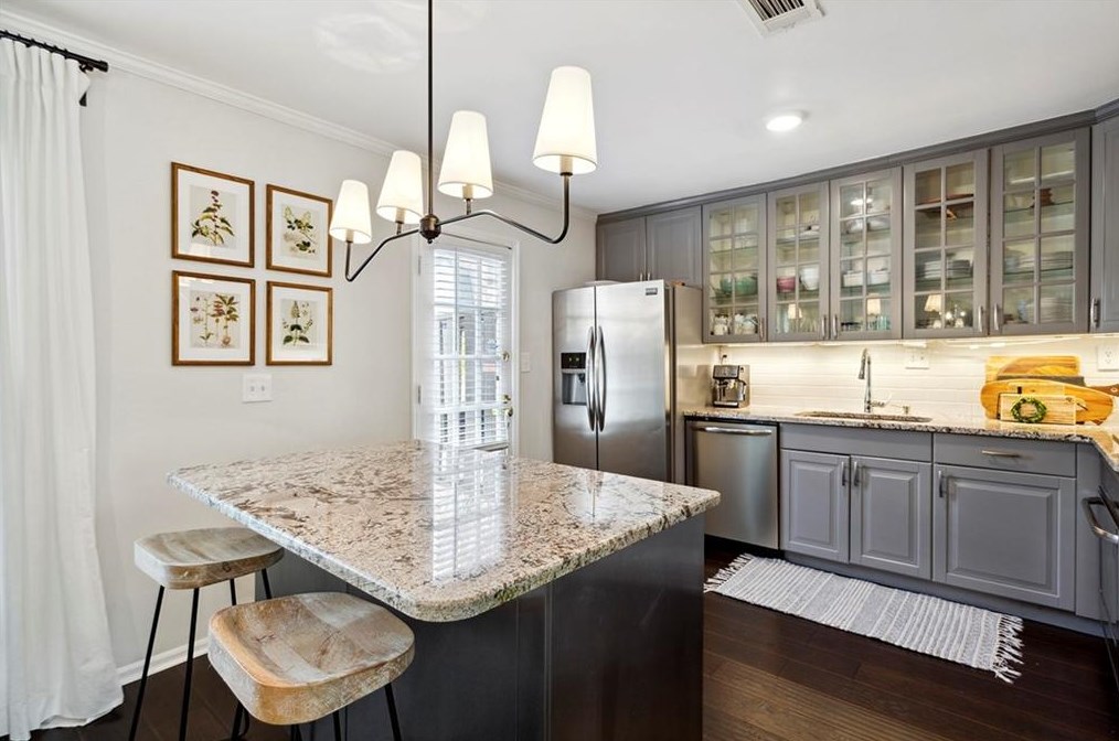 3 Walnut Hill Pl, Atlanta GA  30318-1514 exterior