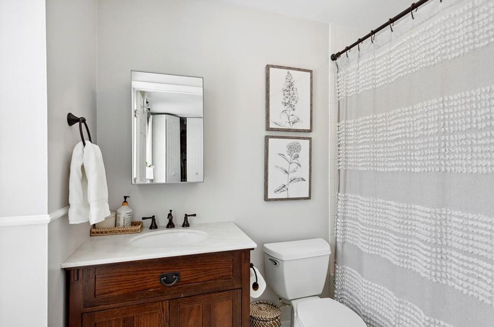 3 Walnut Hill Pl, Atlanta GA  30318-1514 exterior