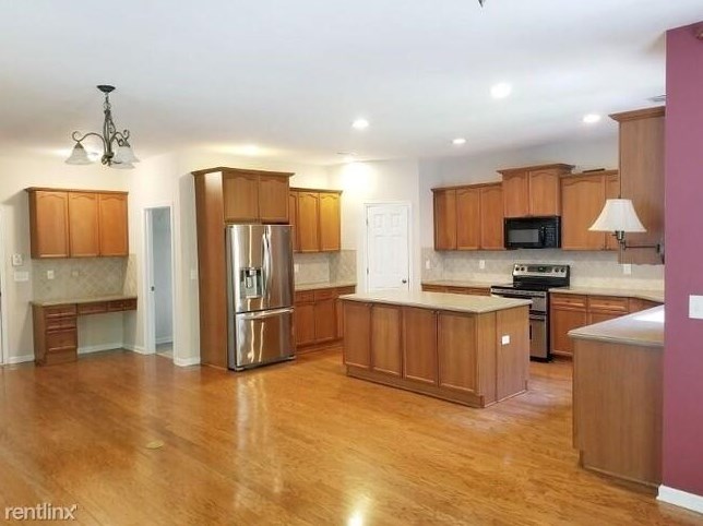 4117 Sandy Branch Dr, Buford, GA 30519