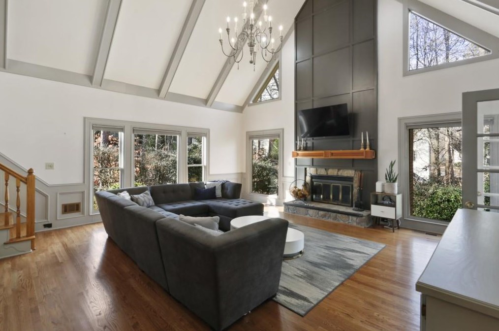 160 Lazy Laurel Chase, Roswell, GA 30076-3676