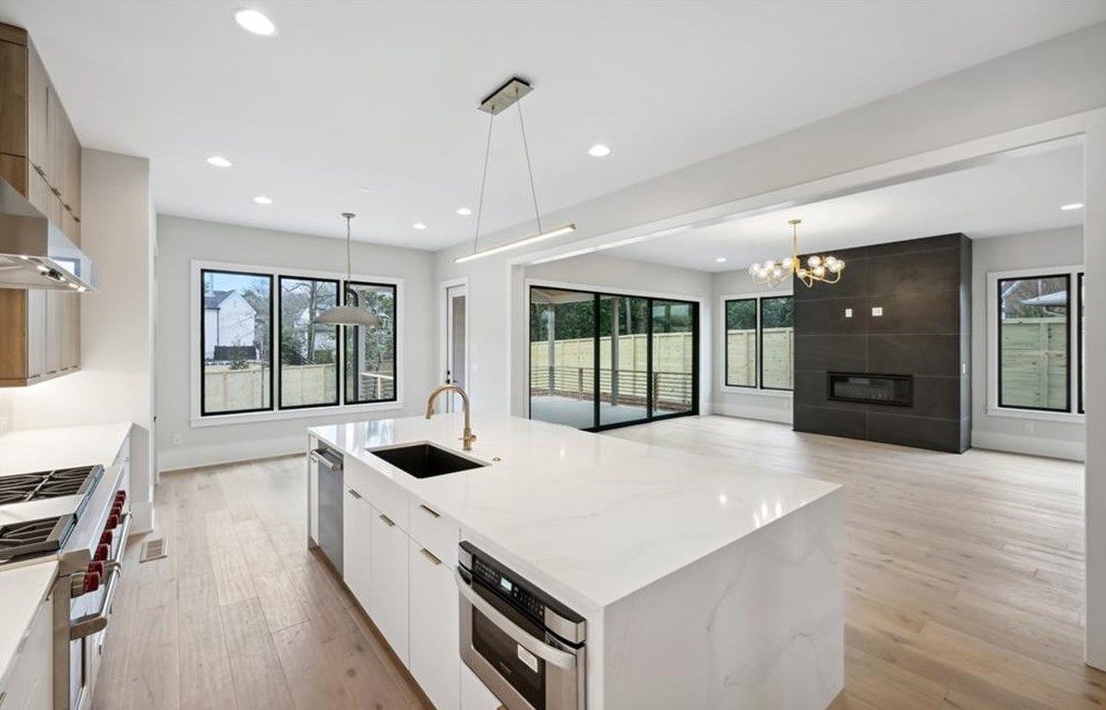 1515 Tryon Rd, Atlanta GA  30319-2940 exterior