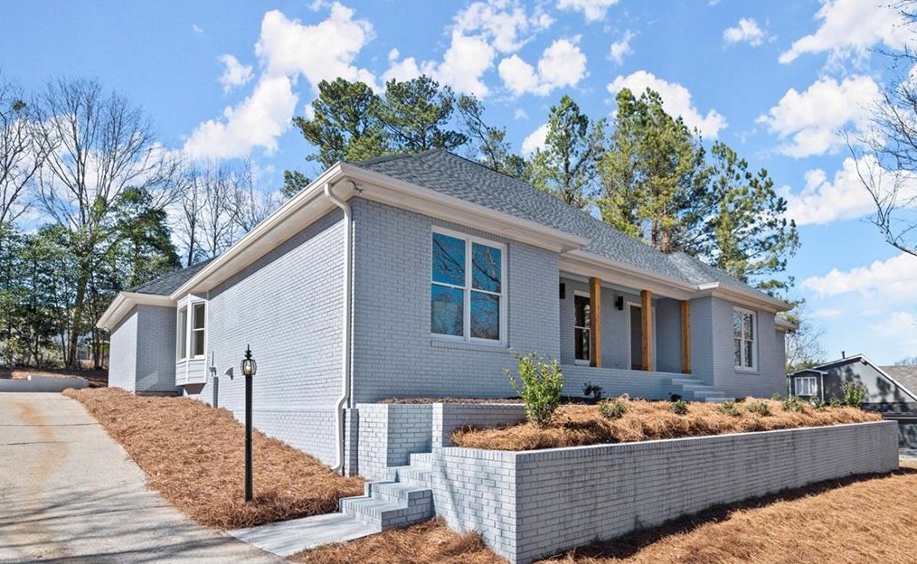260 Saddle Creek Dr, Roswell, GA 30076-1096