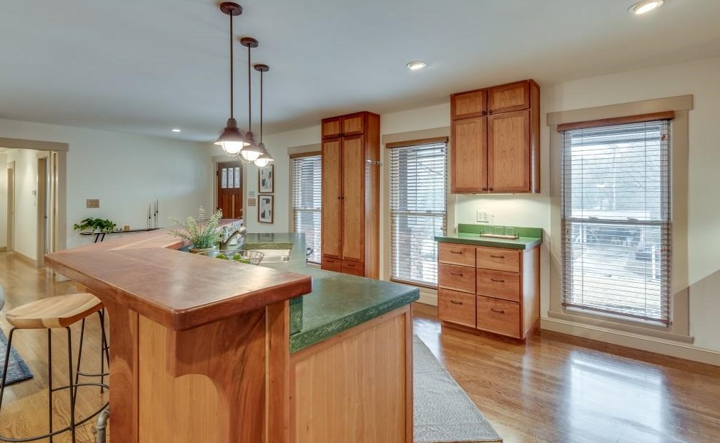 1745 Moonstone Ct, Decatur, GA 30033-1411
