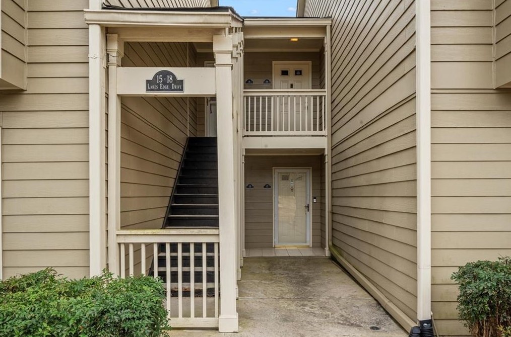 16 Lakes Edge Dr, Smyrna, GA 30080-8035