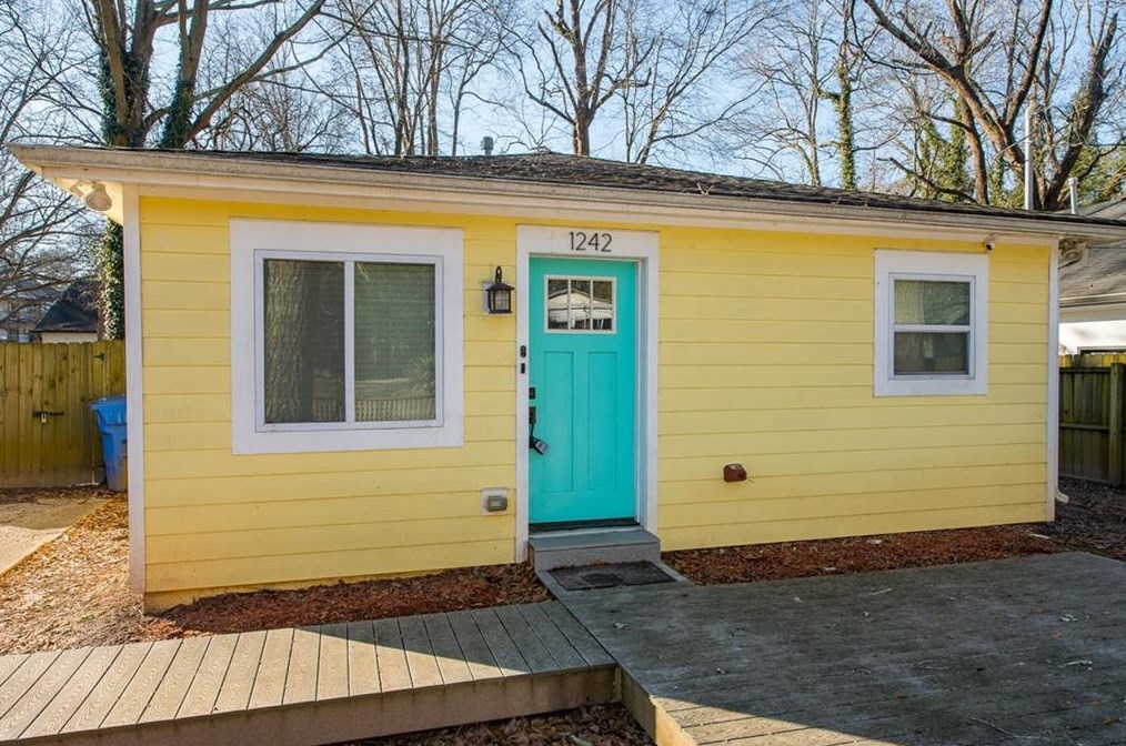 1242 Plaza Ave, Atlanta, GA 30310-3741