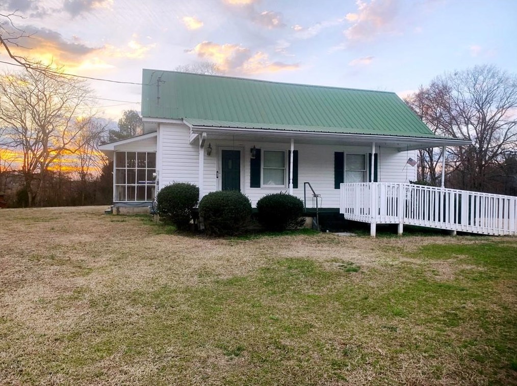 420 Walraven Rd, Calhoun, GA 30701-4963